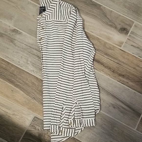 3/$15 Abercrombie & Fitch long sleeve shirt - Picture 5 of 6